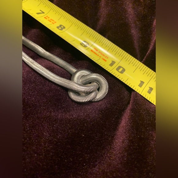 H&M Knot Necklace - Picture 3 of 3